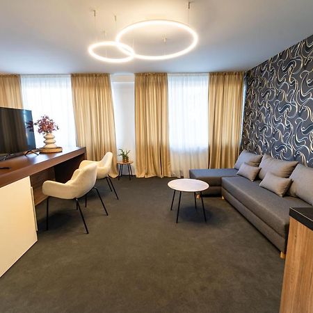 Hotel Zemplin เตรบิซอฟ ภายนอก รูปภาพ