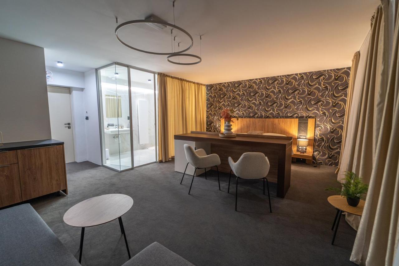 Hotel Zemplin เตรบิซอฟ ภายนอก รูปภาพ